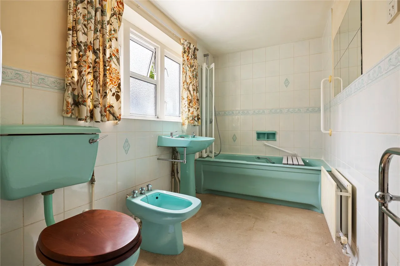 Weysprings, Haslemere, GU27, photo 11
