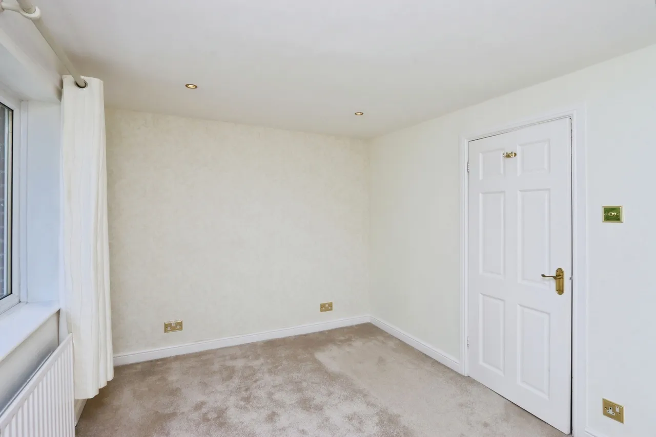 Oakworth Close, Halfway, Sheffield, S20, photo 9