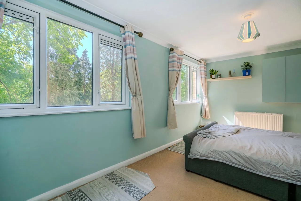 Crieff Court, Teddington, photo 5