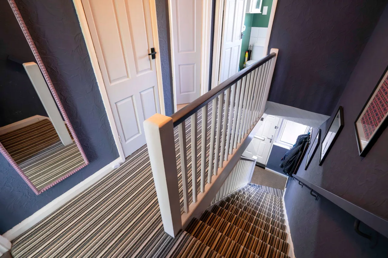 Crieff Court, Teddington, photo 9