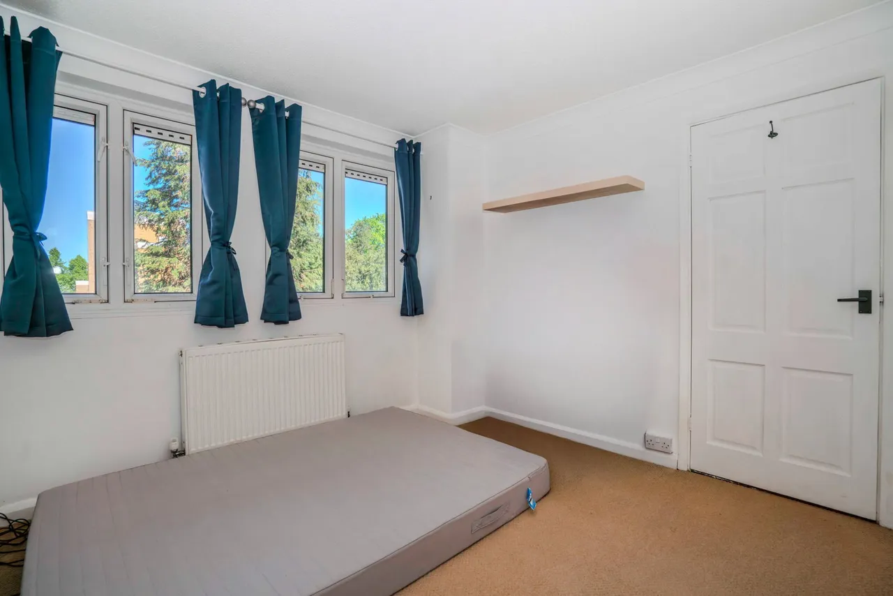Crieff Court, Teddington, photo 6