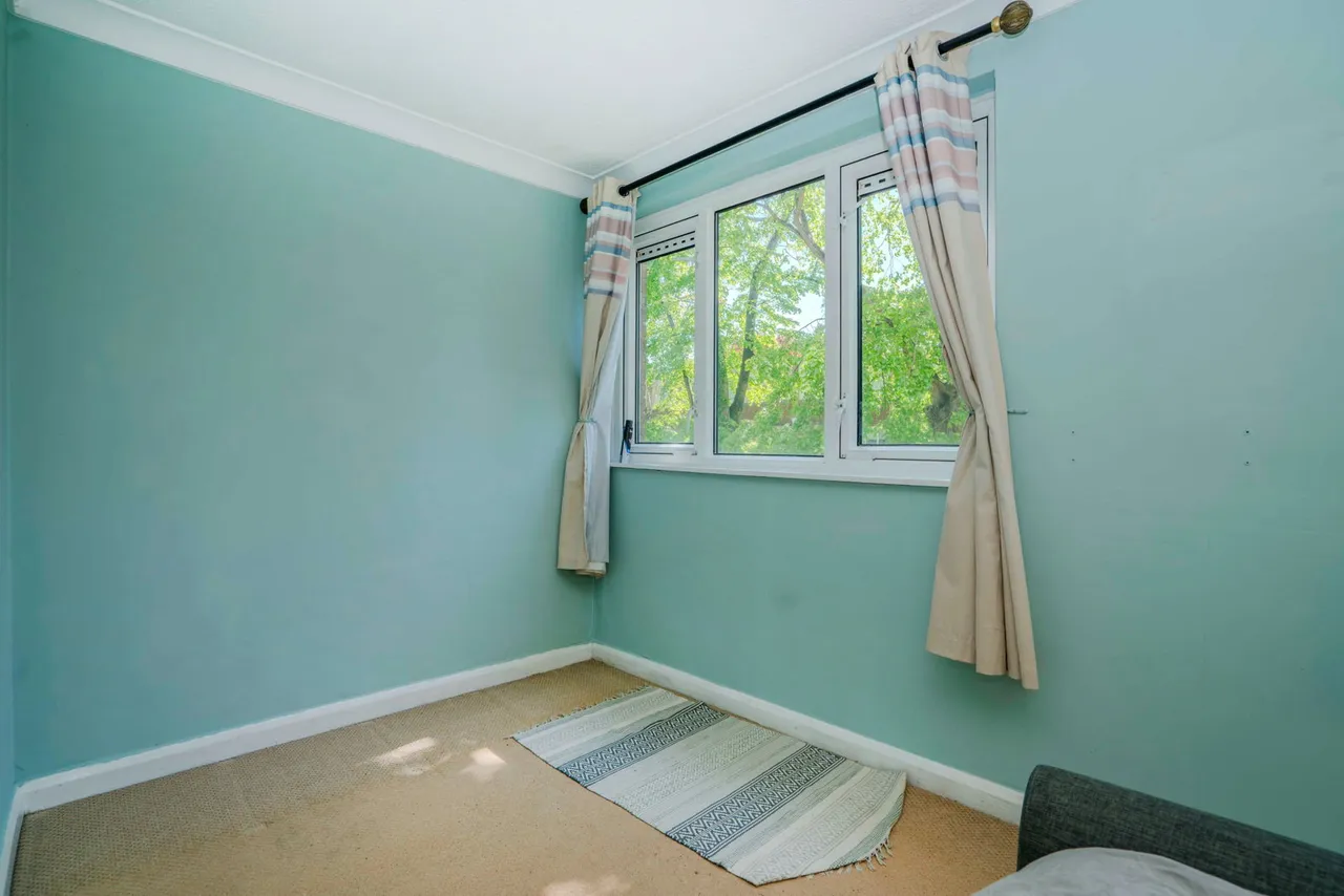 Crieff Court, Teddington, photo 7