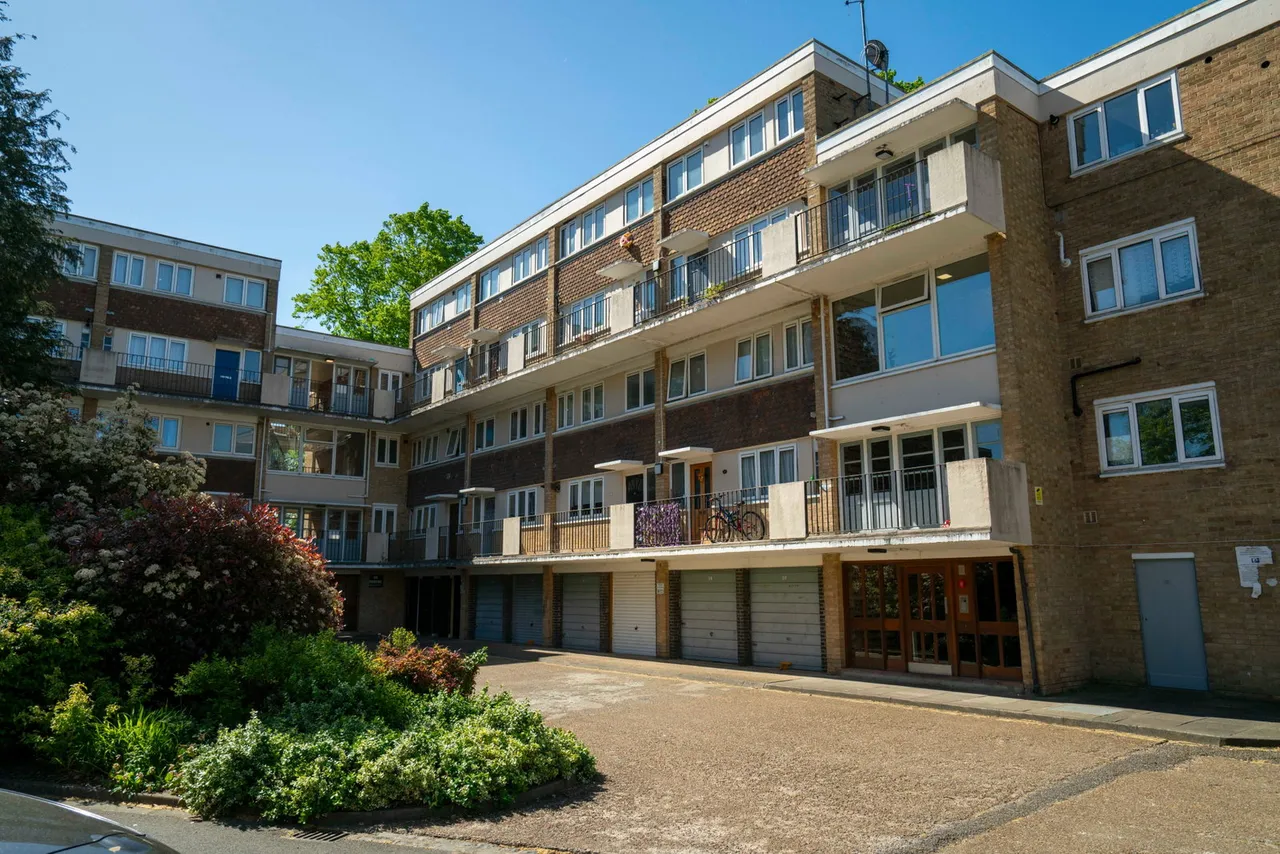 Crieff Court, Teddington, photo 14