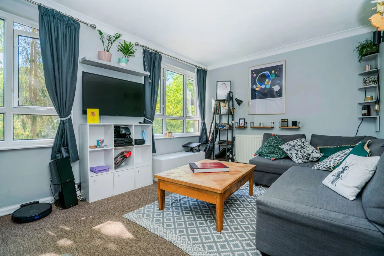 2 bed flat for sale, Crieff Court, Teddington