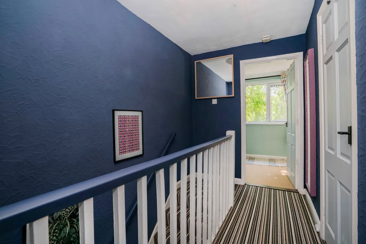 Crieff Court, Teddington, photo 3