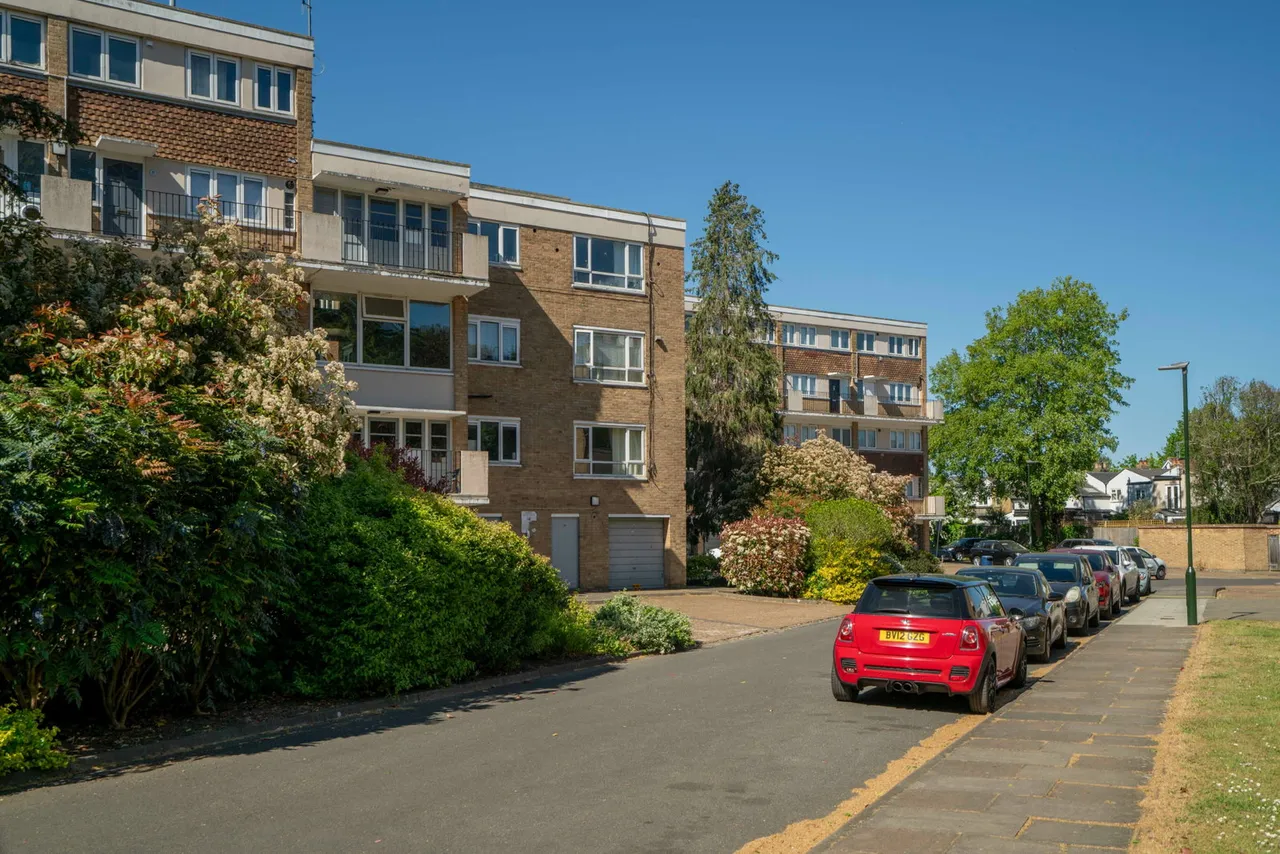 Crieff Court, Teddington, photo 15