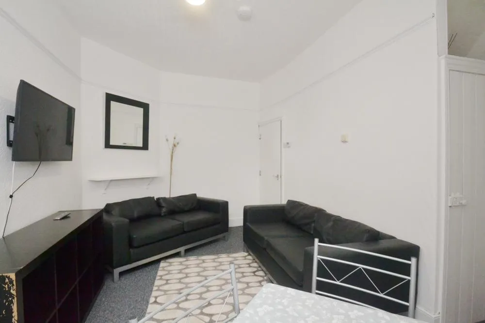 3 bed house to rent, Carill Drive, Fallowfield, M14