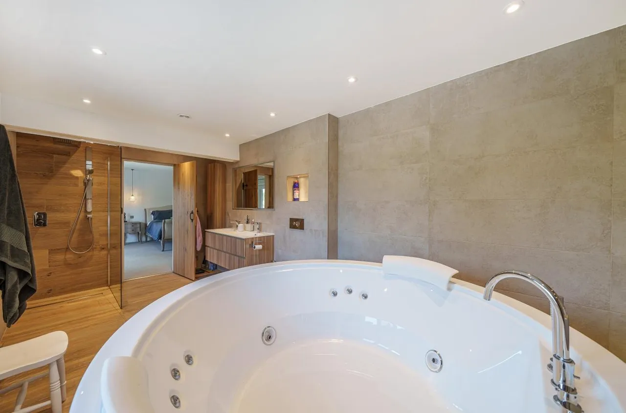 Garratts Lane, Banstead, Surrey, SM7 2EB, photo 15