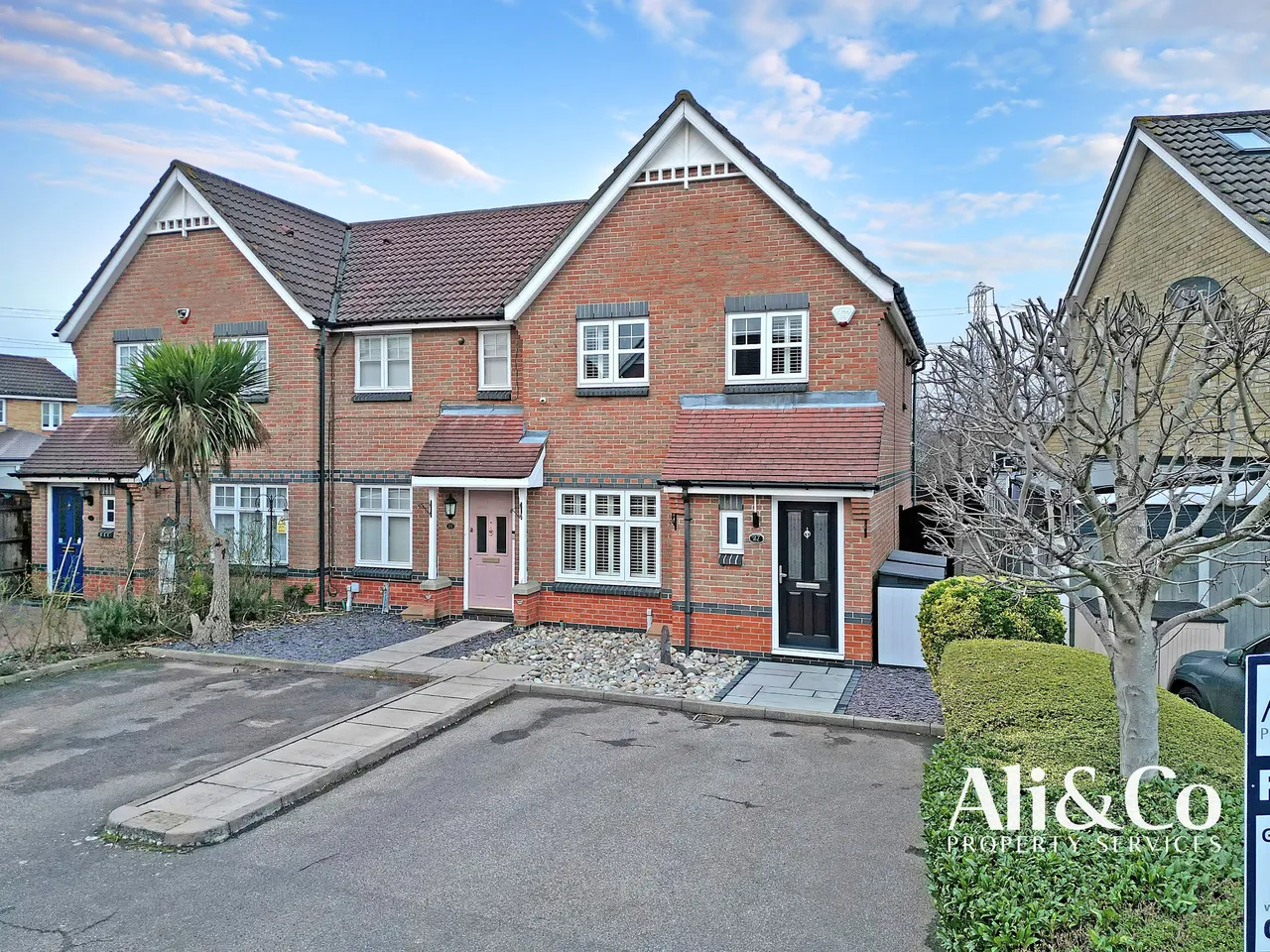 3 bed house for sale — Frances Avenue, Grays, Essex, RM16 6NH