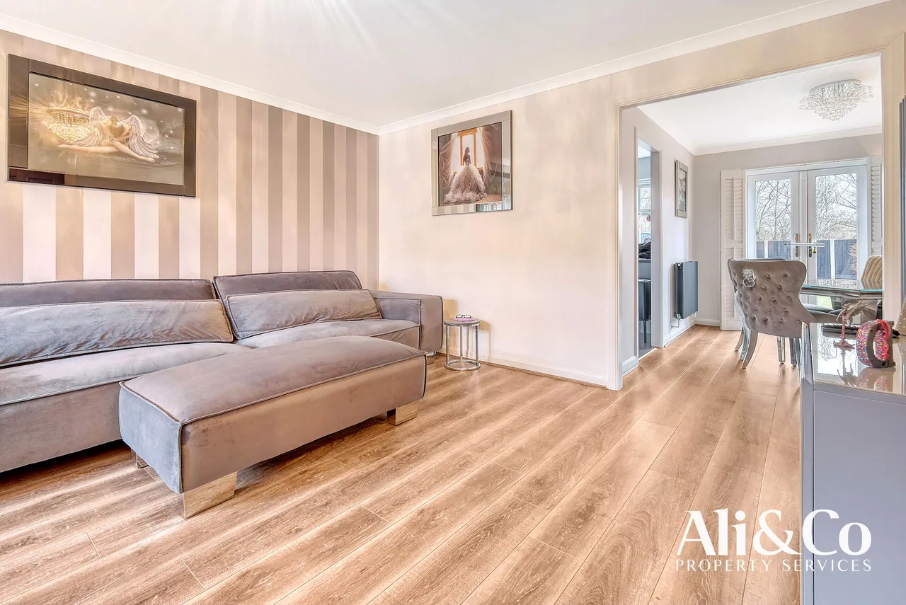 Frances Avenue, Grays, Essex, RM16 6NH, photo 2
