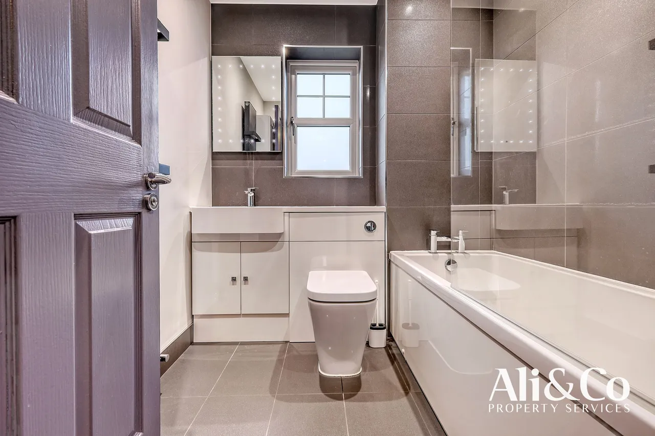 Frances Avenue, Grays, Essex, RM16 6NH, photo 15