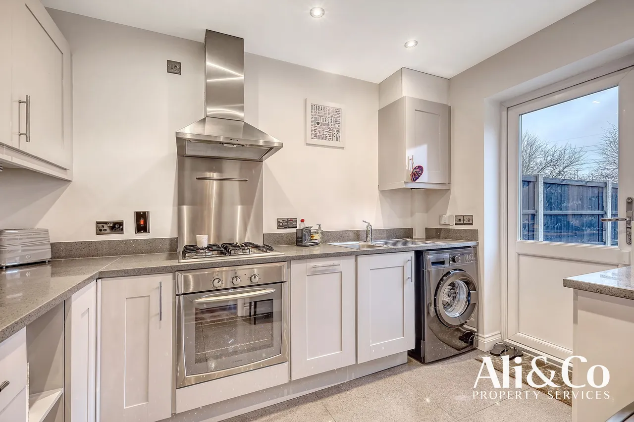 Frances Avenue, Grays, Essex, RM16 6NH, photo 5