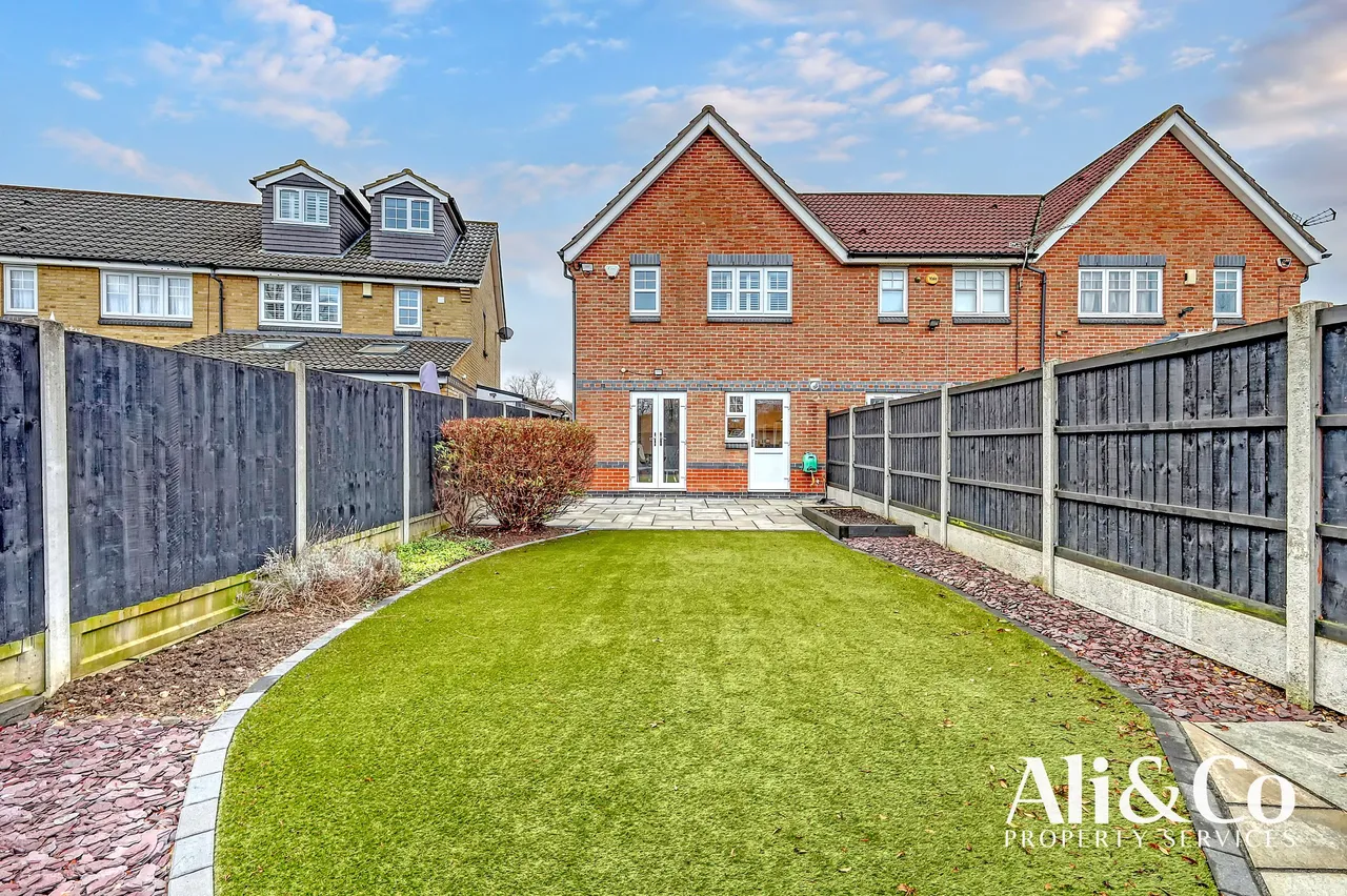 Frances Avenue, Grays, Essex, RM16 6NH, photo 18