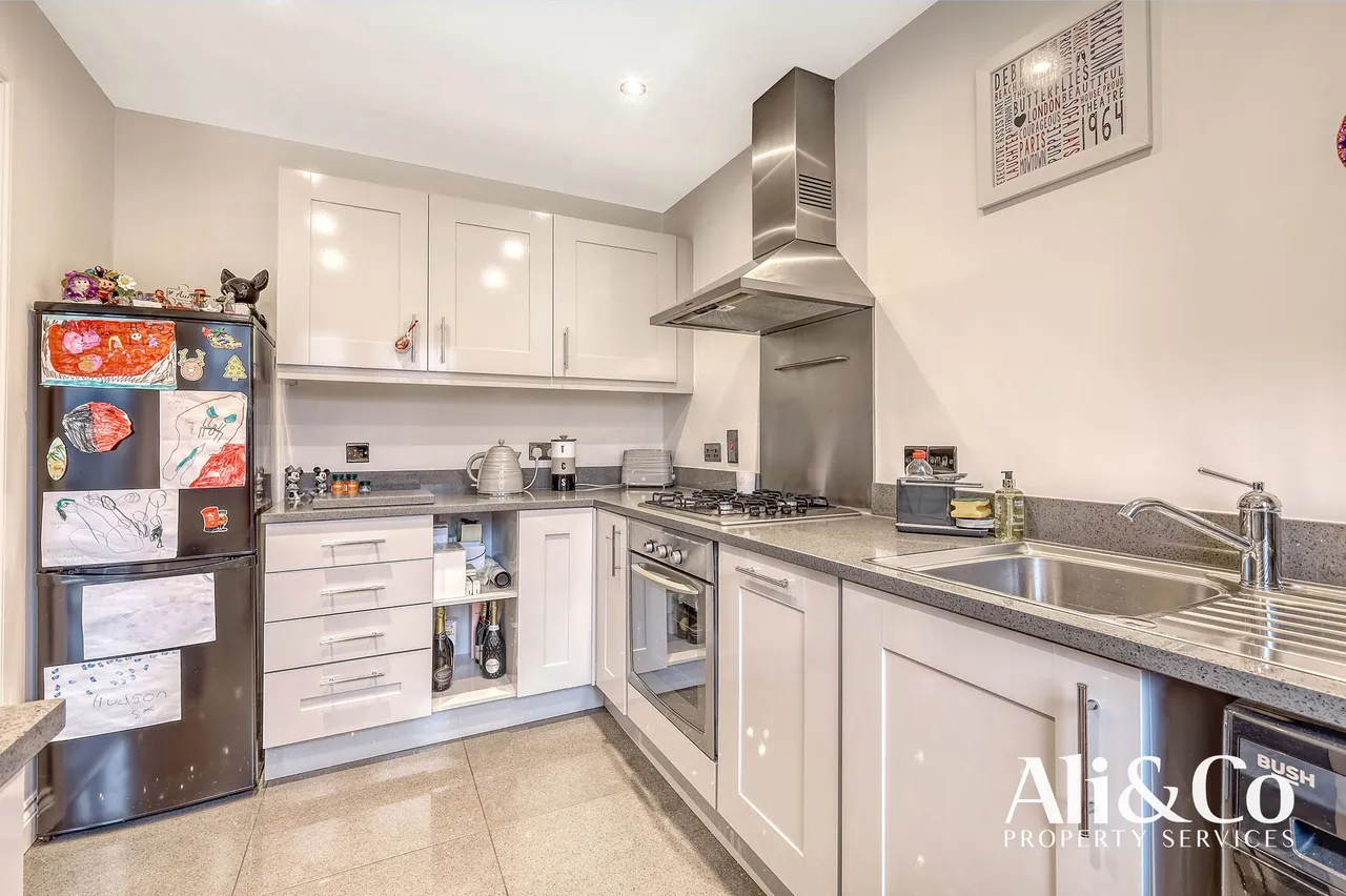 Frances Avenue, Grays, Essex, RM16 6NH, photo 6