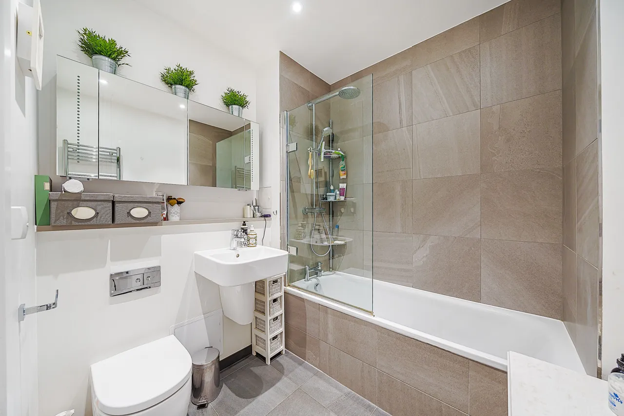 4 Hidcote Apartments, 5 Danvers Avenue, London, photo 6