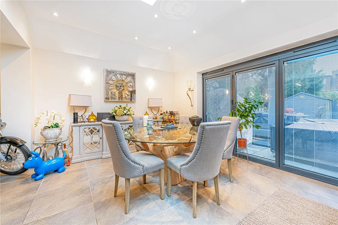 Old Farm Road, Hampton, TW12 3QT, photo 3