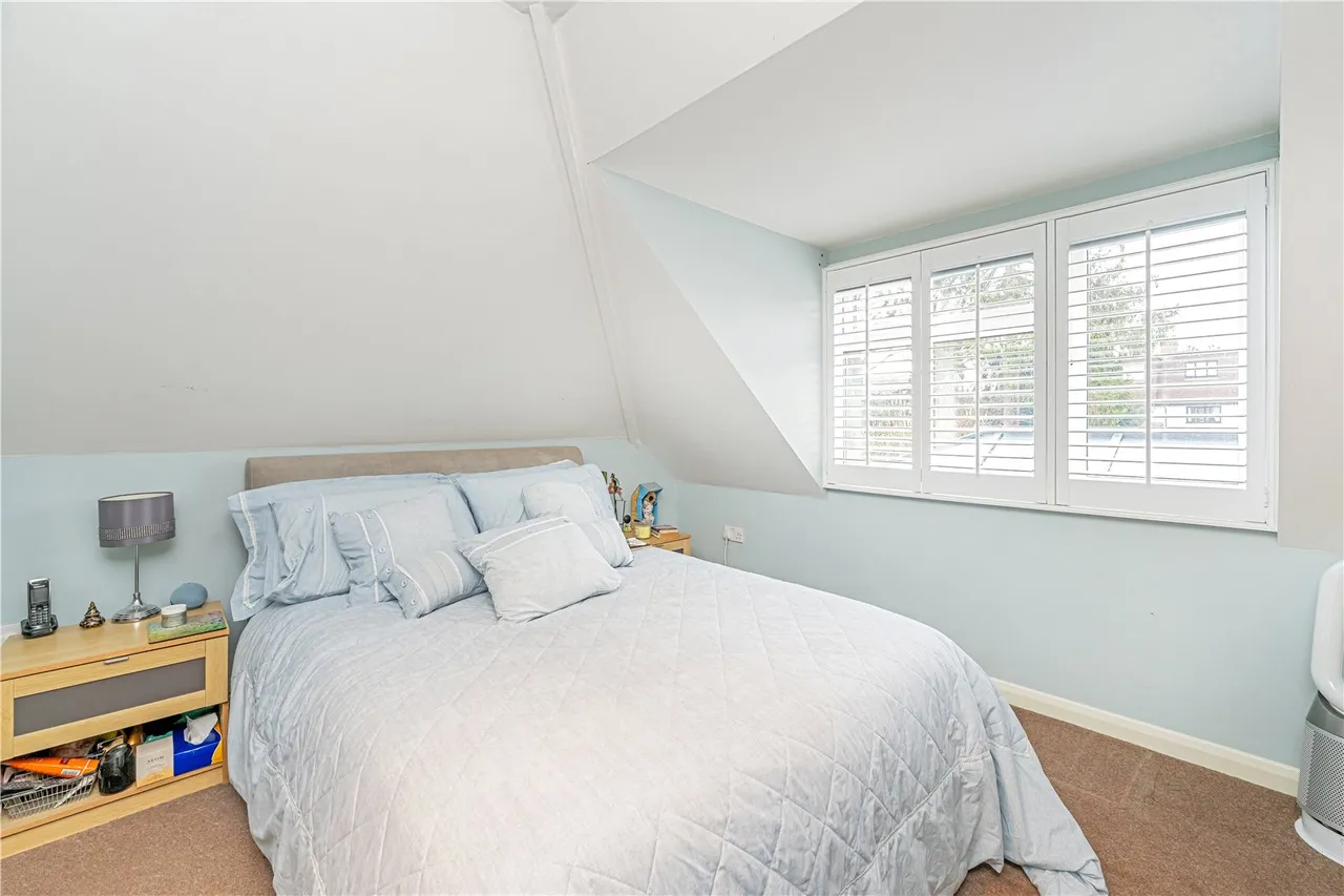 Old Farm Road, Hampton, TW12 3QT, photo 6