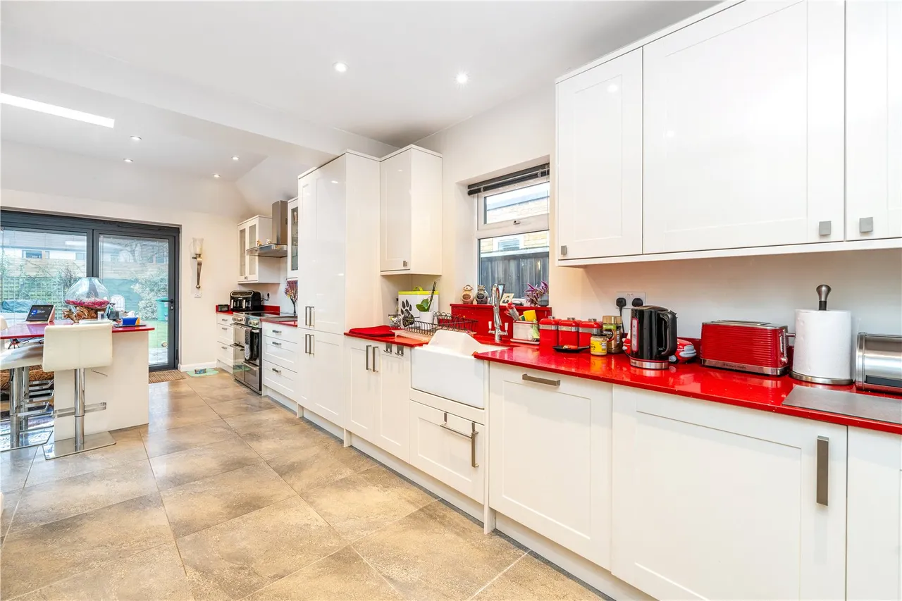 Old Farm Road, Hampton, TW12 3QT, photo 4