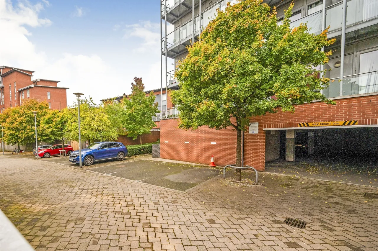 Wheeleys Lane, BIRMINGHAM, photo 6