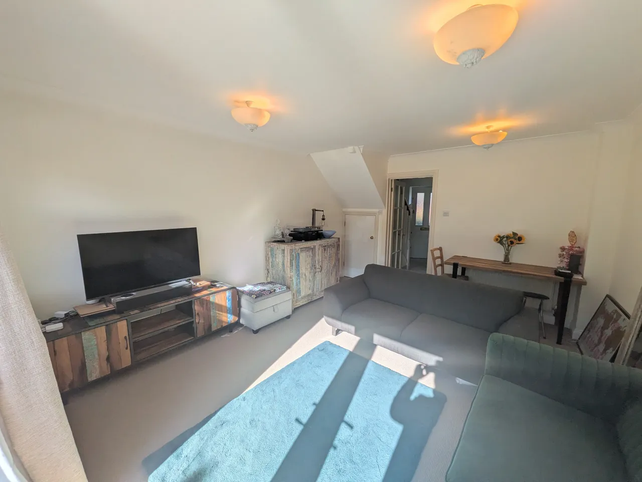 Shire Place, RH1, photo 3