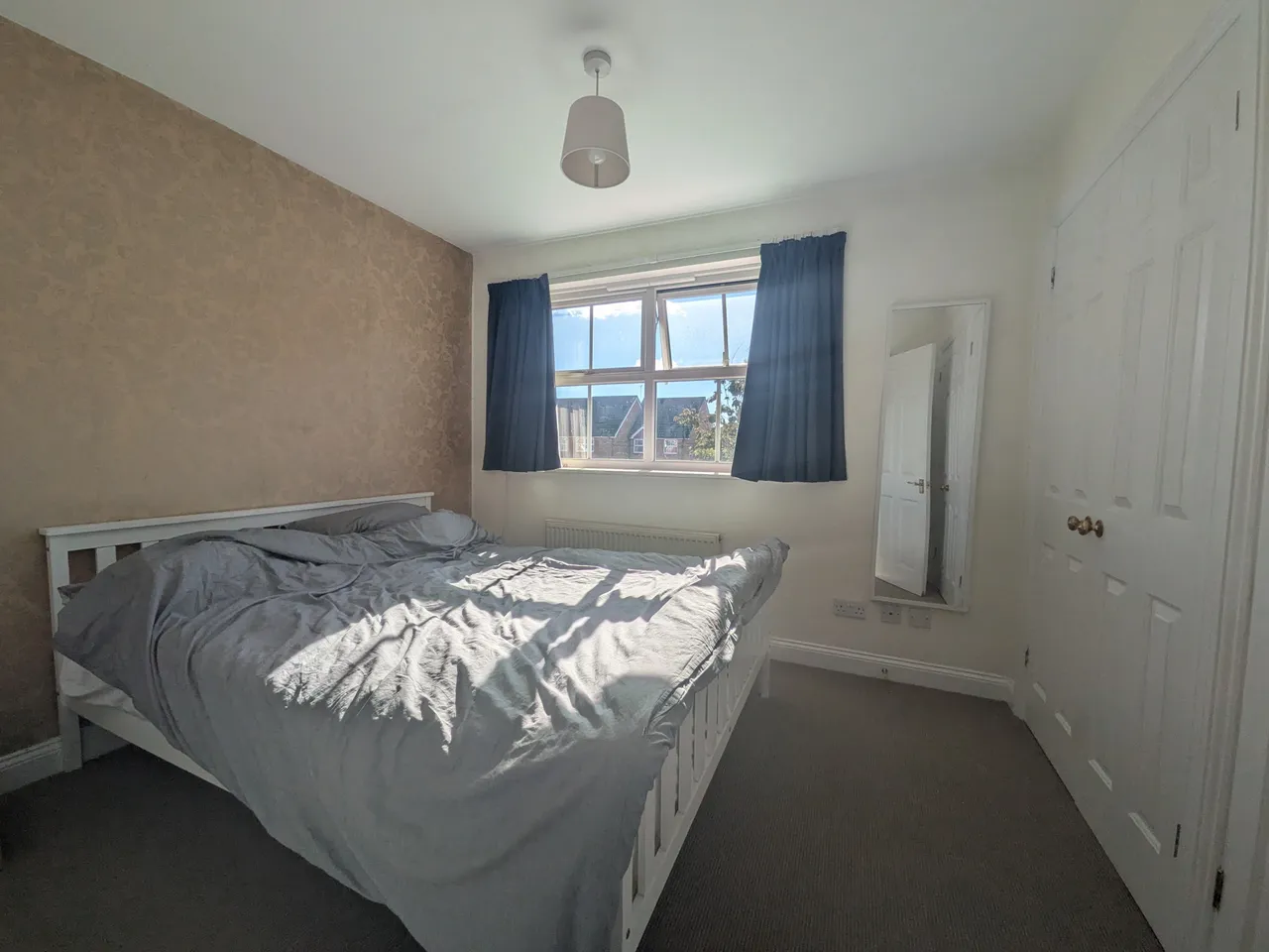 Shire Place, RH1, photo 5