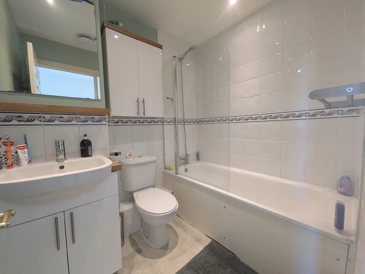Shire Place, RH1, photo 7
