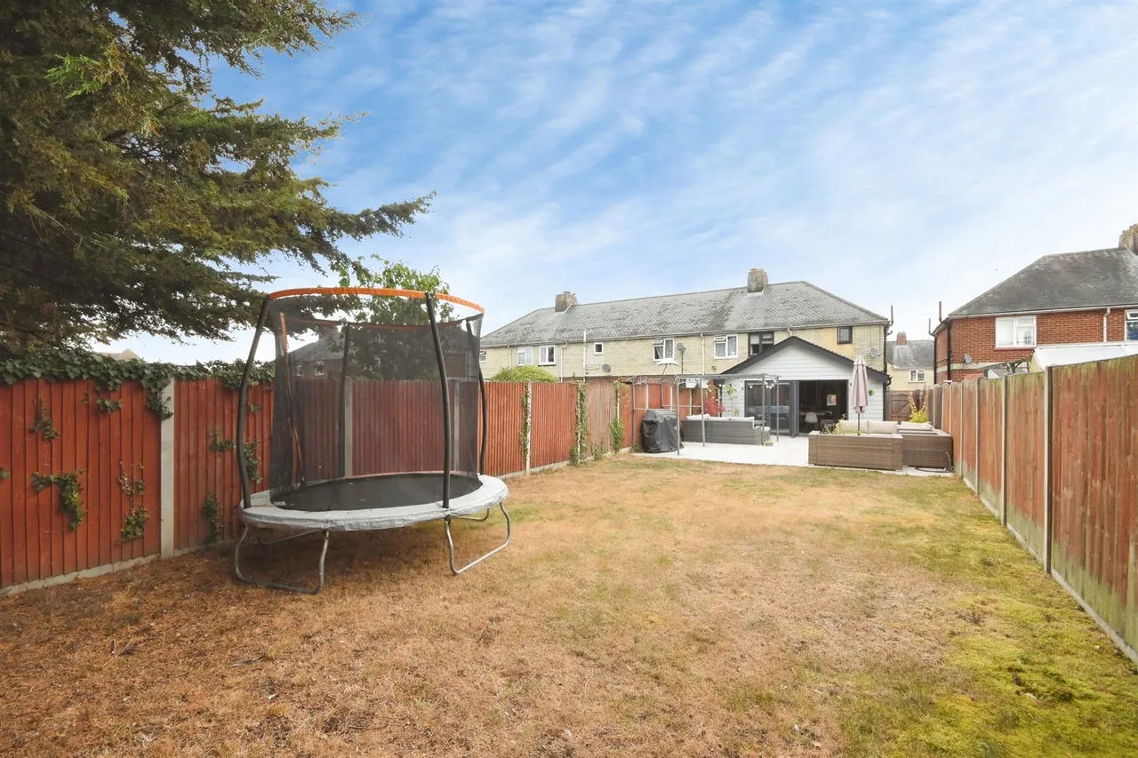 Ramsey Road, Halstead, photo 11