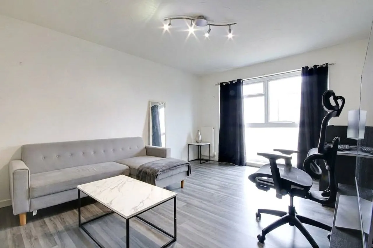 Totteridge Road, Enfield, photo 3
