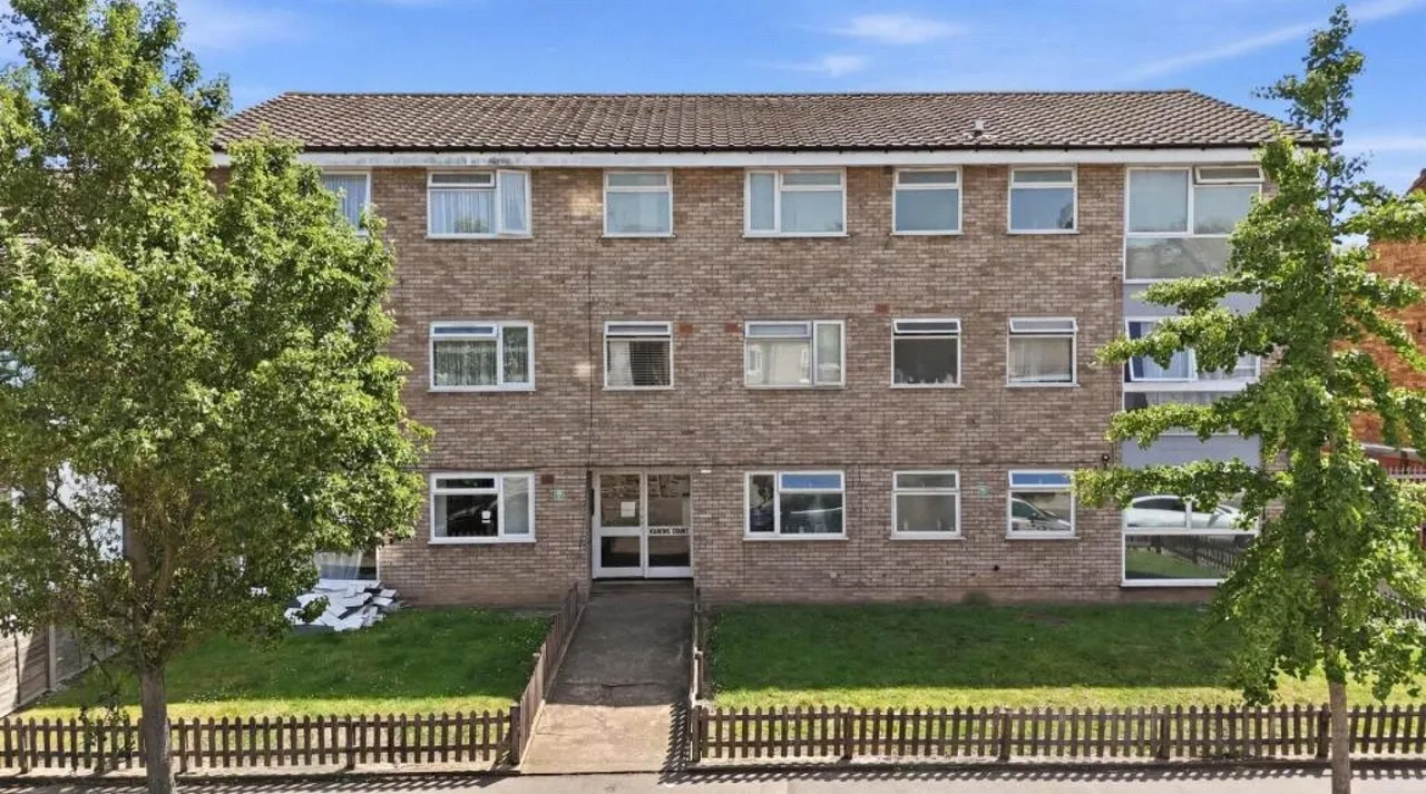 1 bed flat for sale, Totteridge Road, Enfield