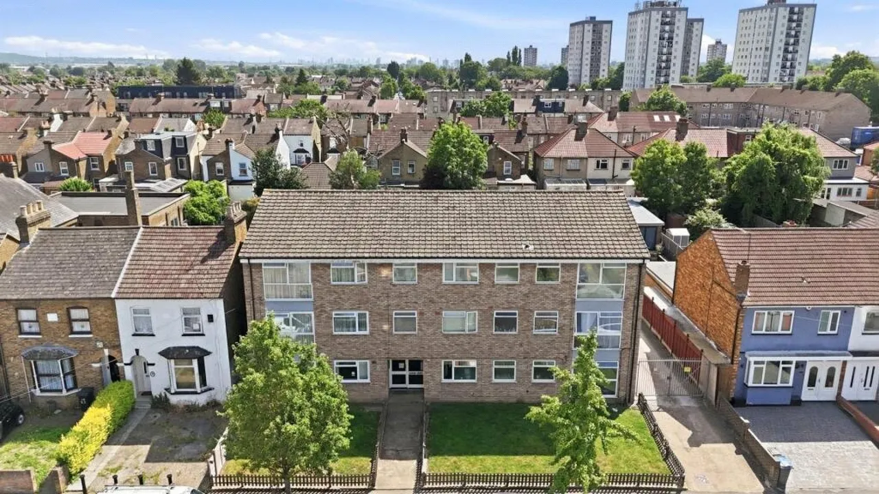 Totteridge Road, Enfield, photo 9