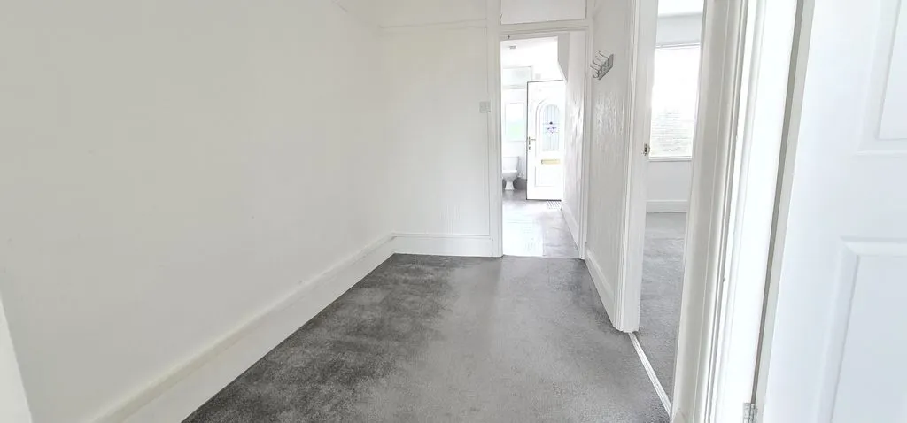 Rayleigh Road, Eastwood, Essex, SS9 5UU, photo 3