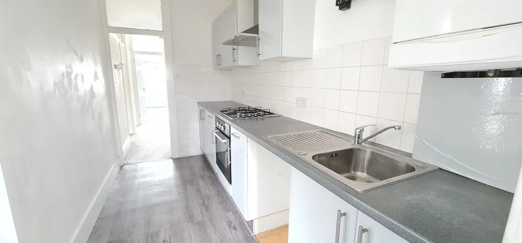 Rayleigh Road, Eastwood, Essex, SS9 5UU, photo 5