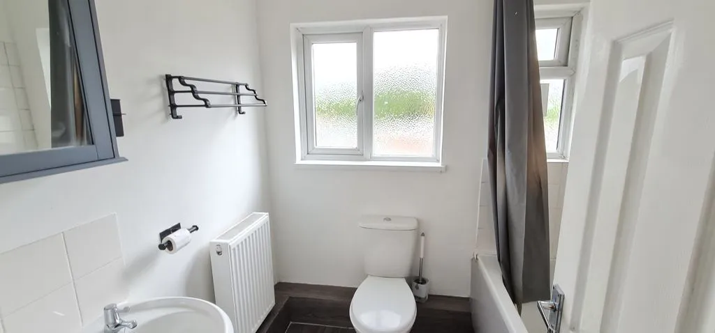 Rayleigh Road, Eastwood, Essex, SS9 5UU, photo 12