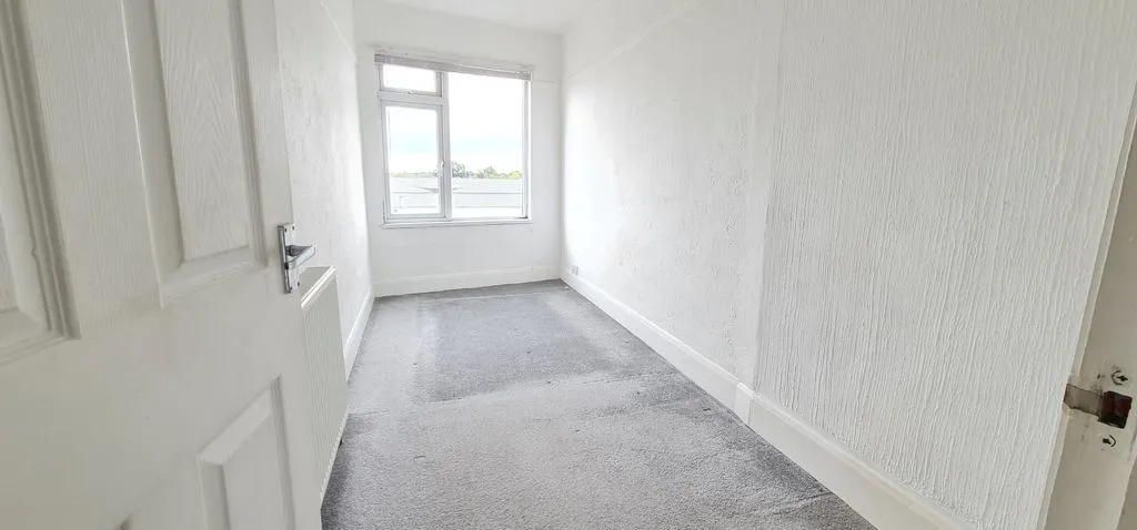 Rayleigh Road, Eastwood, Essex, SS9 5UU, photo 8