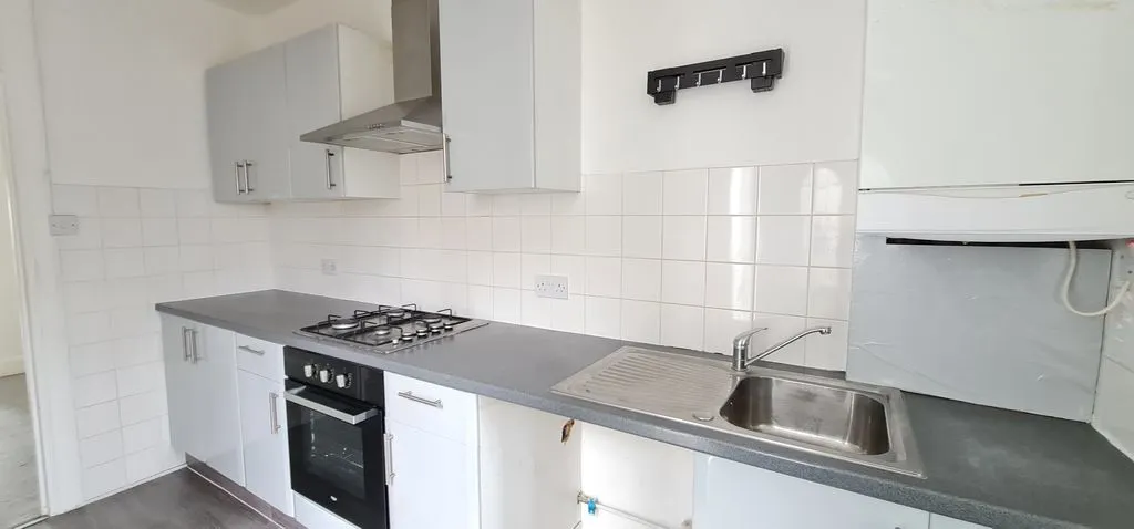 Rayleigh Road, Eastwood, Essex, SS9 5UU, photo 6