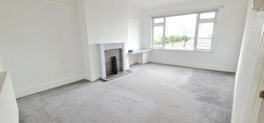 Rayleigh Road, Eastwood, Essex, SS9 5UU, photo 2