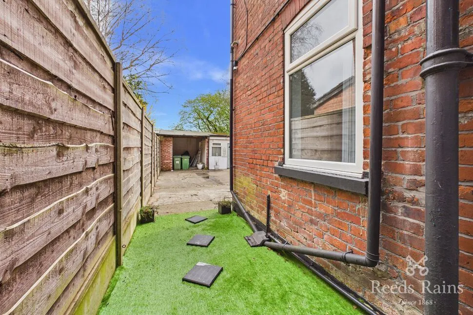 Moorland Road, Woodsmoor, Cheshire, SK2, photo 8