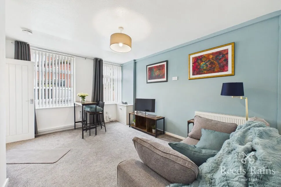 2 bed flat for sale — Moorland Road, Woodsmoor, Cheshire, SK2