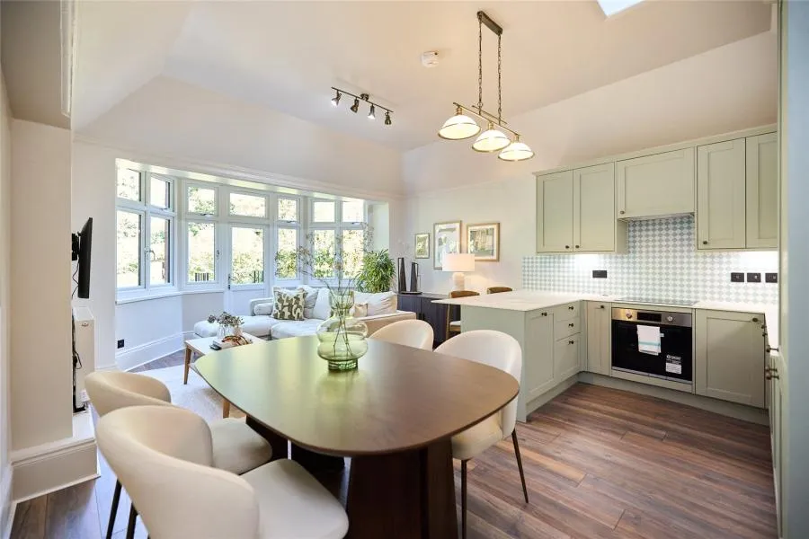 2 bed flat for sale, Woodchurch Road, London, NW6