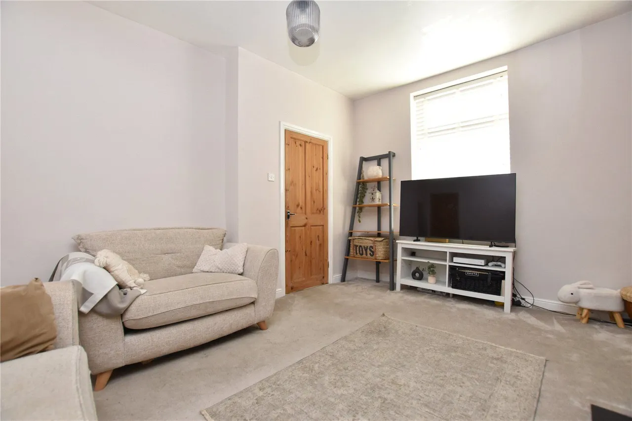Kirkgate, Hanging Heaton, WF17, photo 3