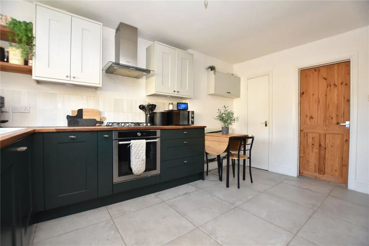 Kirkgate, Hanging Heaton, WF17, photo 5