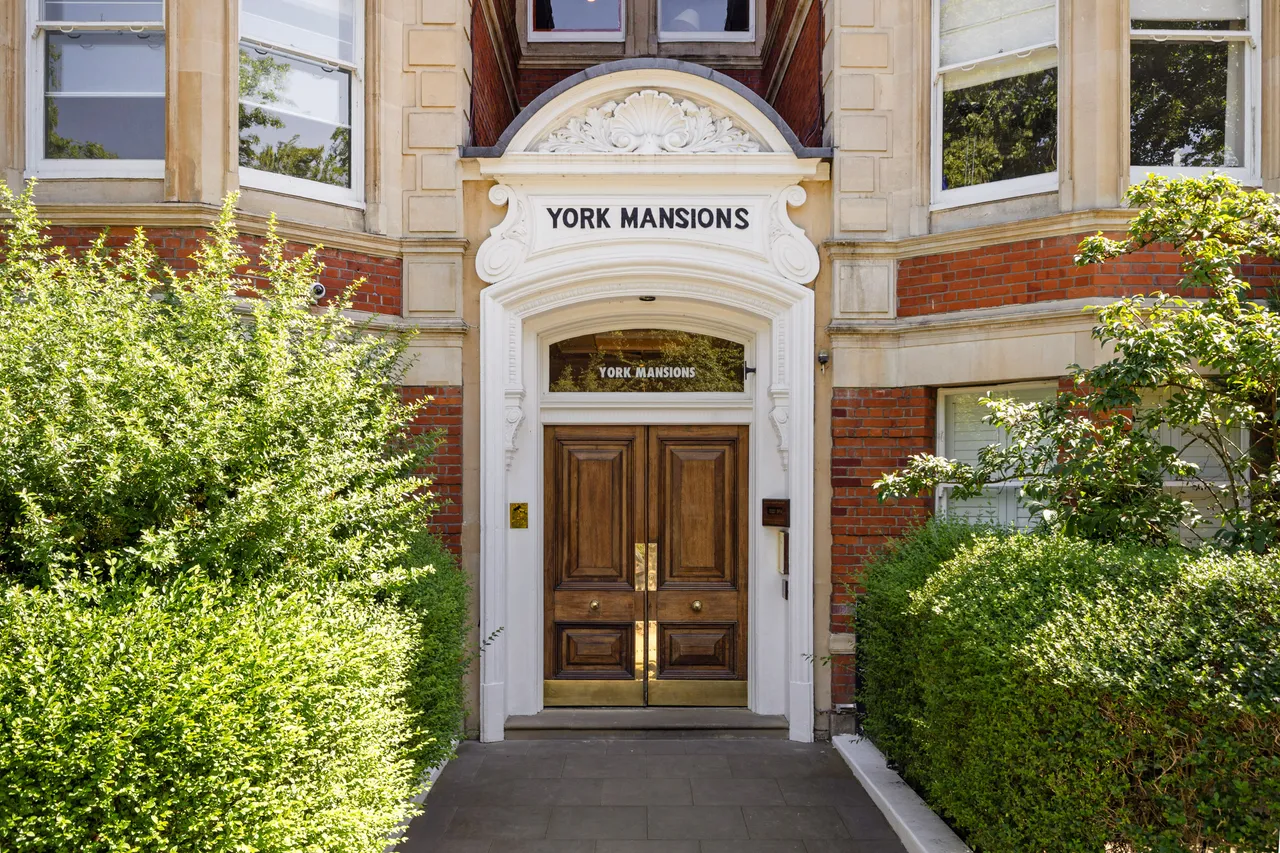 Prince of Wales Drive, Battersea, South West London, photo 2