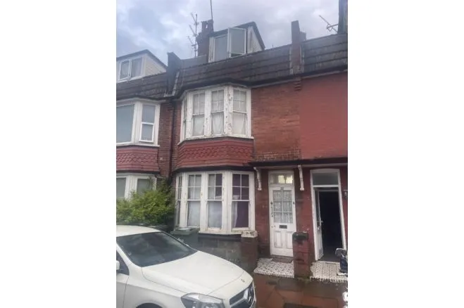 5 bed house for sale, Willowfield Square, Eastbourne, BN22