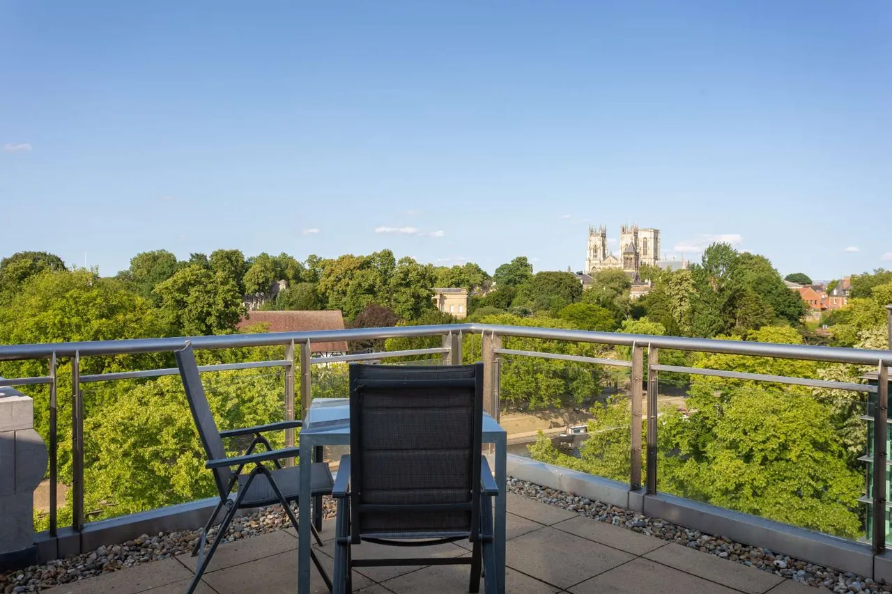 2 bed flat for sale — Leeman Road, York, North Yorkshire, YO26 4ZP