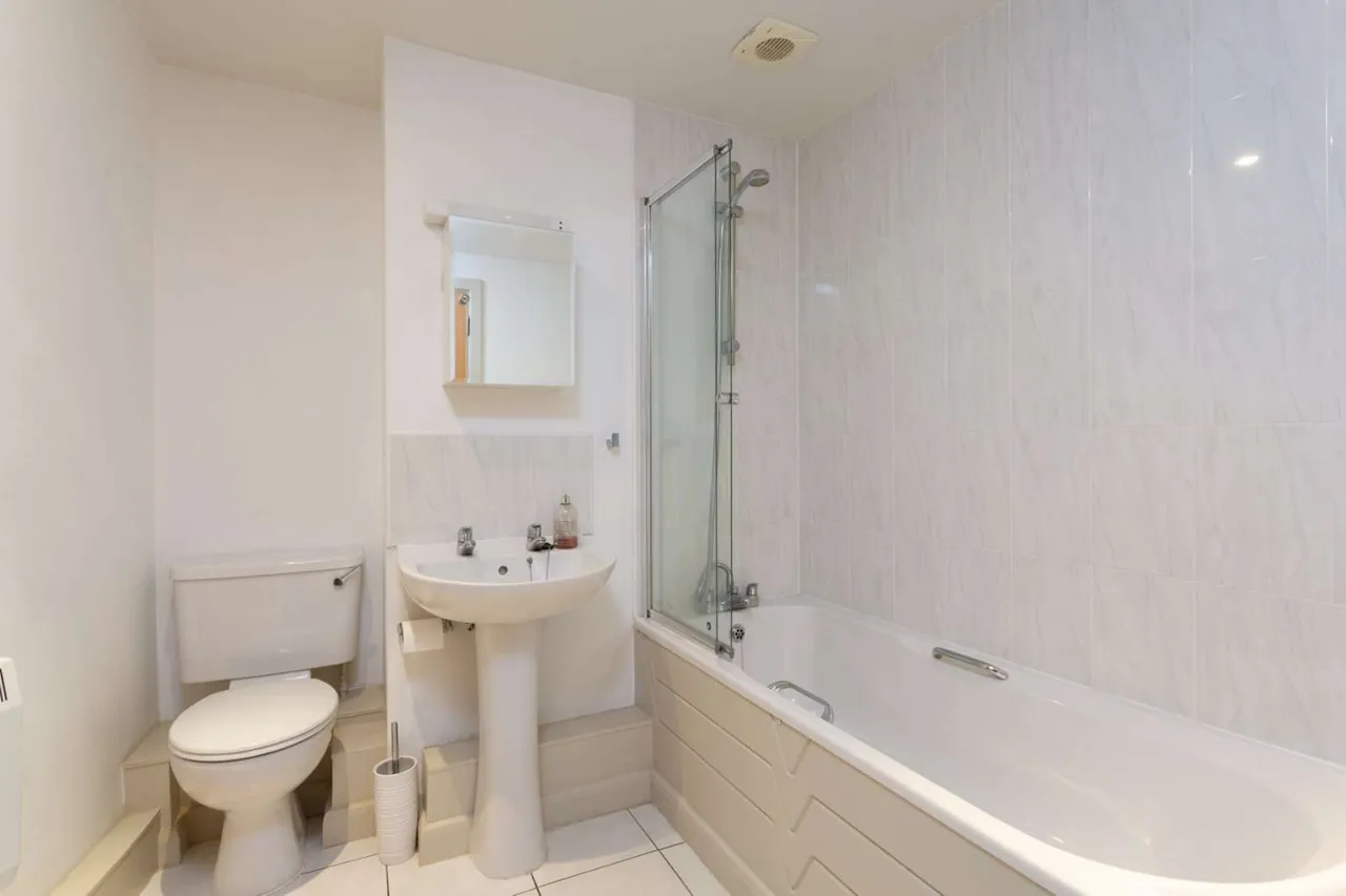 Leeman Road, York, North Yorkshire, YO26 4ZP, photo 12