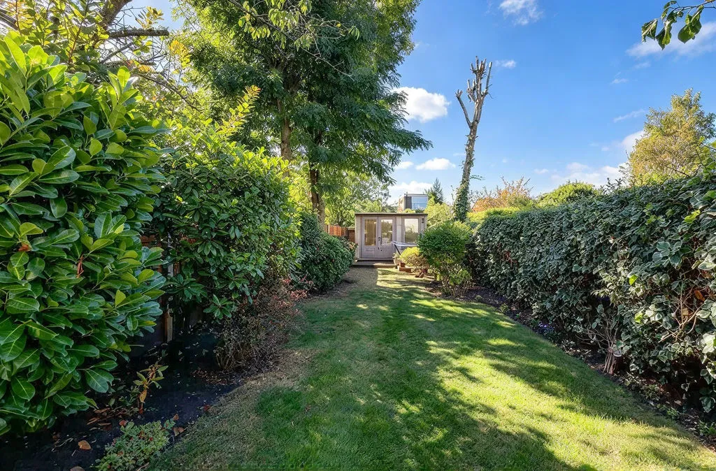 Victoria Road, Addlestone, KT15, photo 14