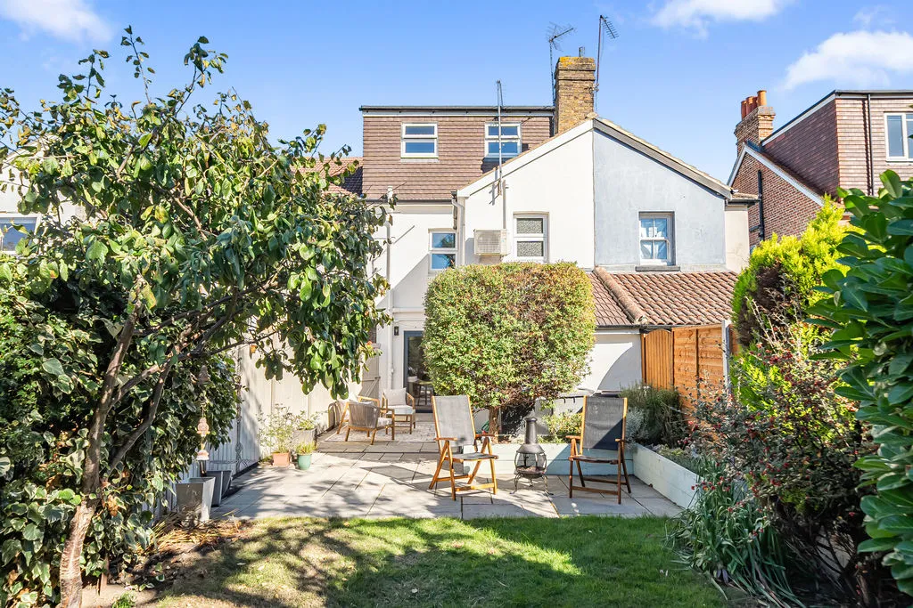 3 bed house for sale, Victoria Road, Addlestone, KT15