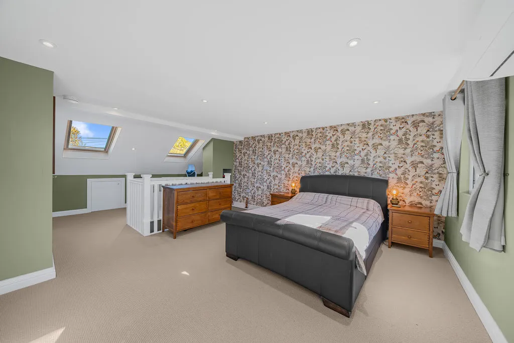 Victoria Road, Addlestone, KT15, photo 11