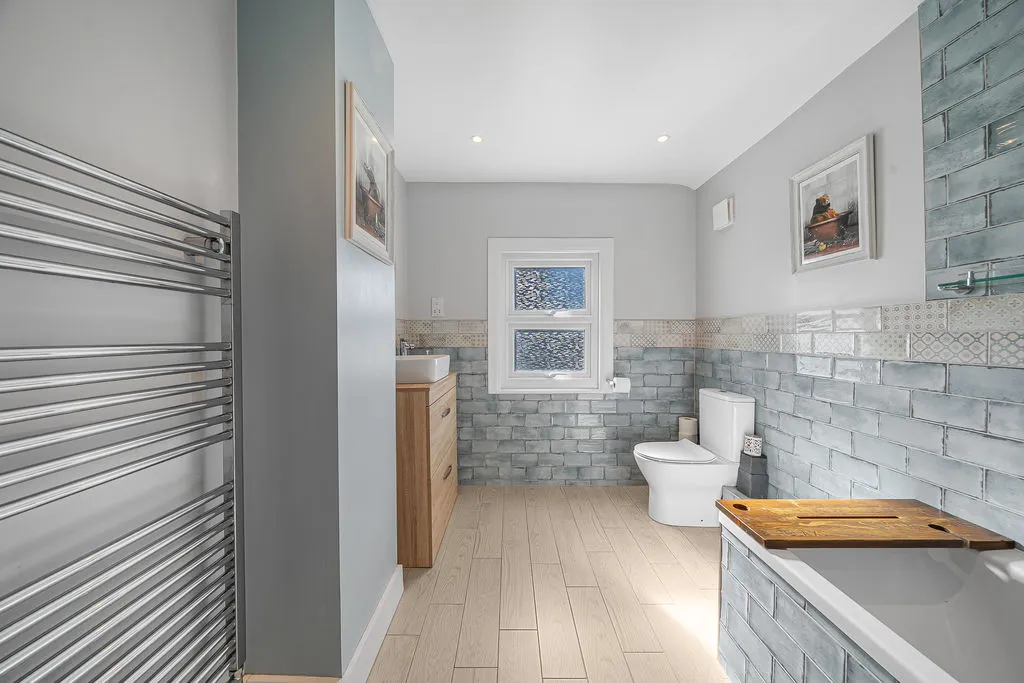 Victoria Road, Addlestone, KT15, photo 12