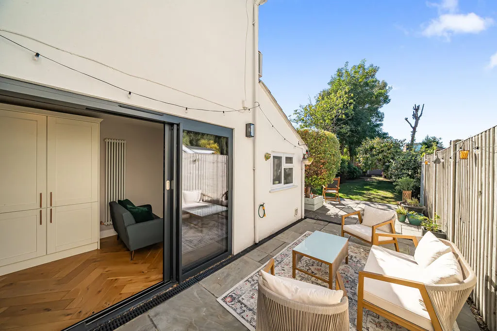 Victoria Road, Addlestone, KT15, photo 15